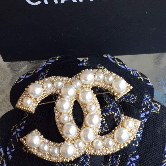 Chanel Brooch Pearls Authentic - Picture 5 of 5